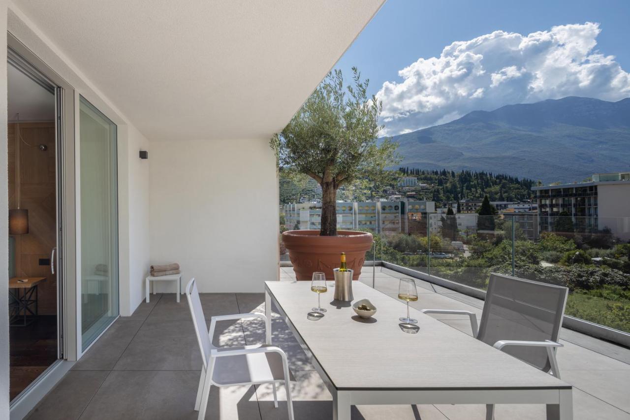 Aris Apartments & Sky Pool - Tonelli Hotels - Adult Friendly Riva del Garda Kültér fotó