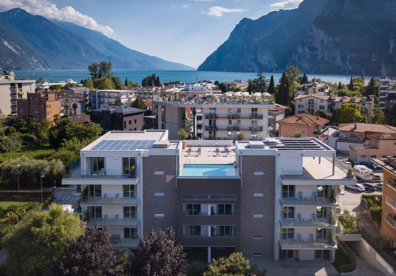 Aris Apartments & Sky Pool - Tonelli Hotels - Adult Friendly Riva del Garda Kültér fotó