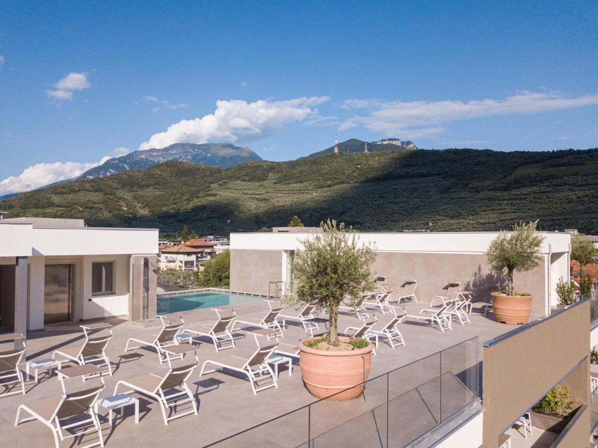 Aris Apartments & Sky Pool - Tonelli Hotels - Adult Friendly Riva del Garda Kültér fotó