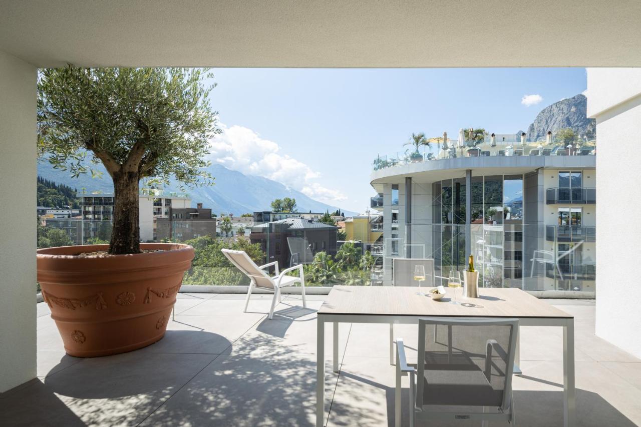 Aris Apartments & Sky Pool - Tonelli Hotels - Adult Friendly Riva del Garda Kültér fotó