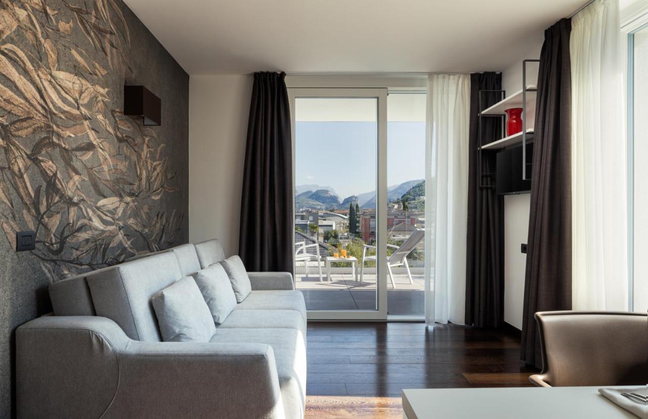 Aris Apartments & Sky Pool - Tonelli Hotels - Adult Friendly Riva del Garda Kültér fotó