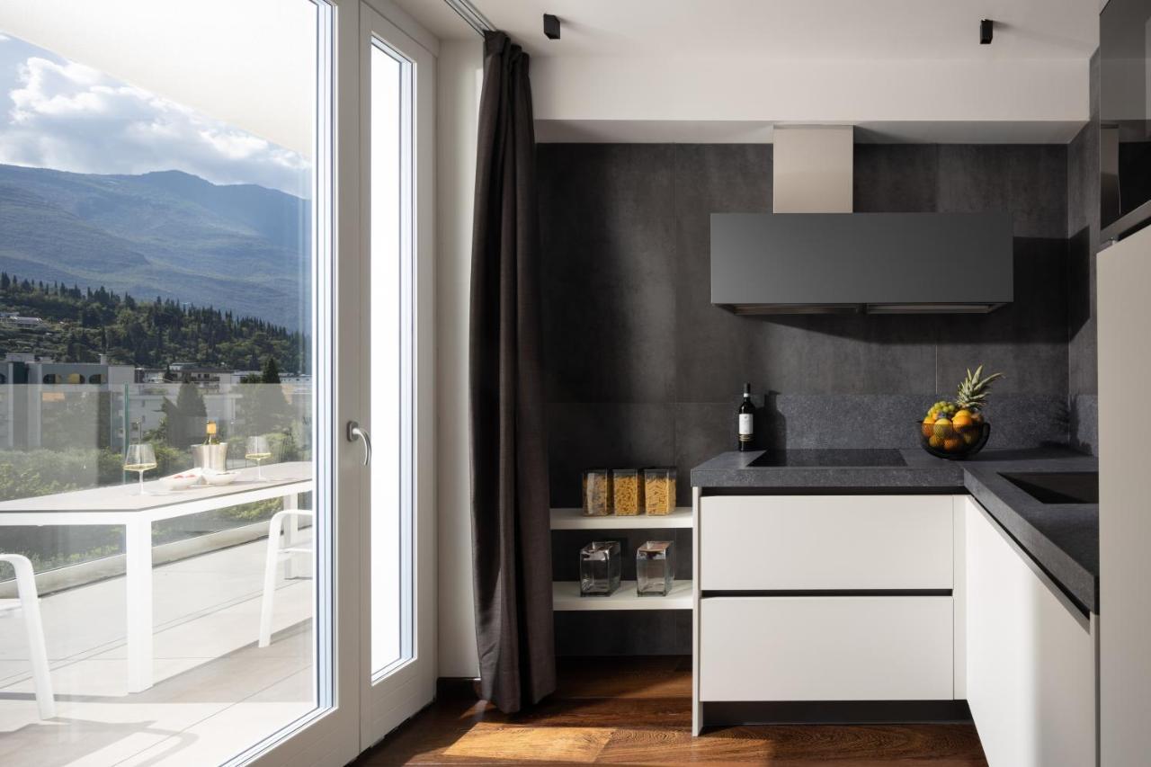 Aris Apartments & Sky Pool - Tonelli Hotels - Adult Friendly Riva del Garda Kültér fotó