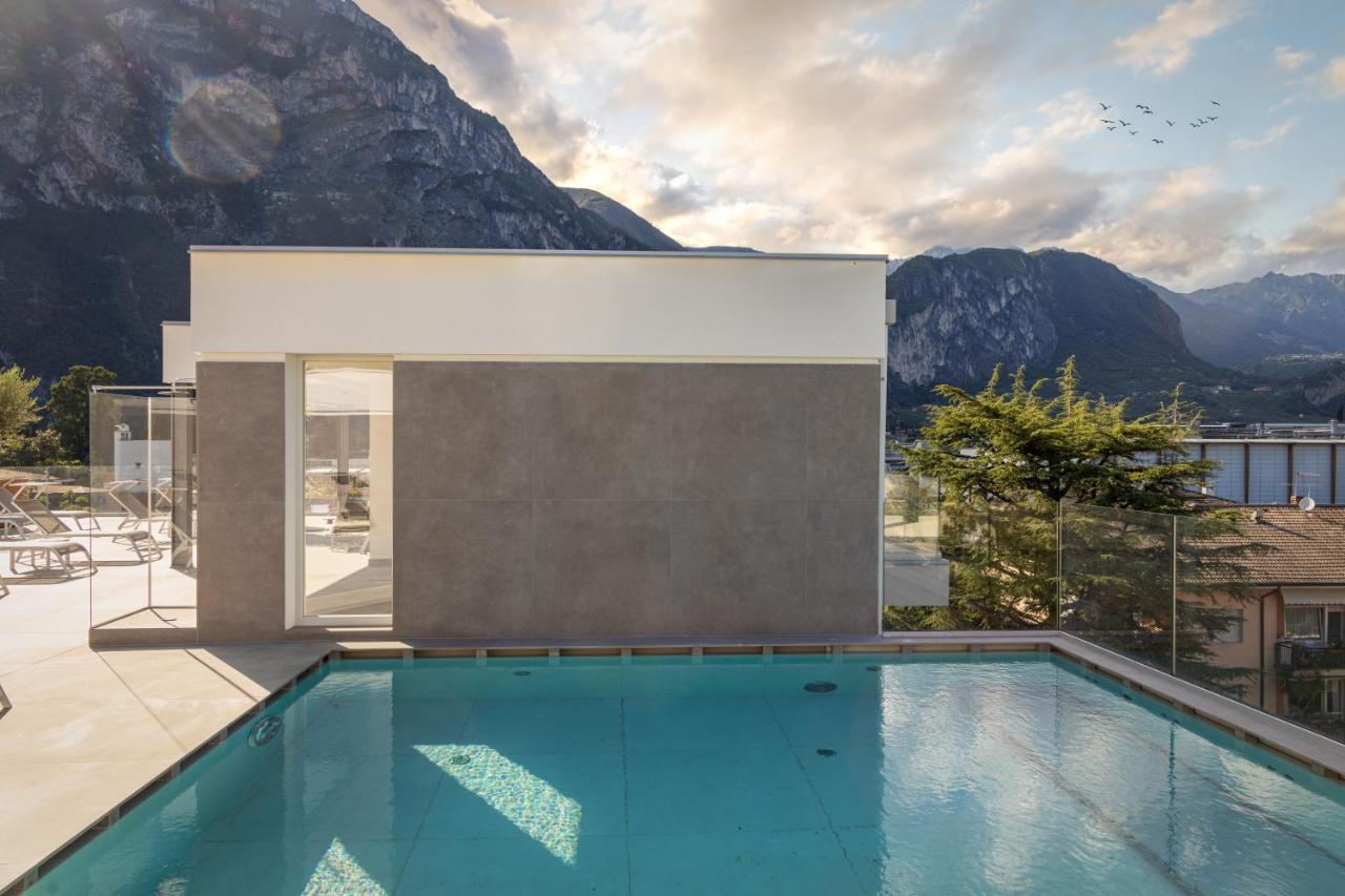 Aris Apartments & Sky Pool - Tonelli Hotels - Adult Friendly Riva del Garda Kültér fotó