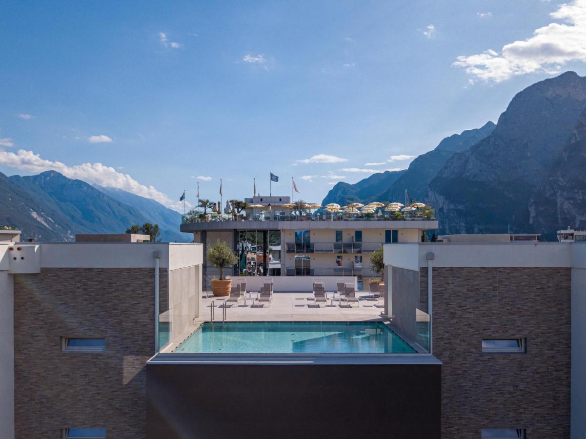 Aris Apartments & Sky Pool - Tonelli Hotels - Adult Friendly Riva del Garda Kültér fotó