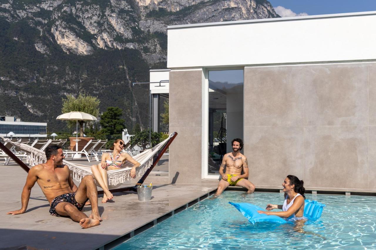 Aris Apartments & Sky Pool - Tonelli Hotels - Adult Friendly Riva del Garda Kültér fotó