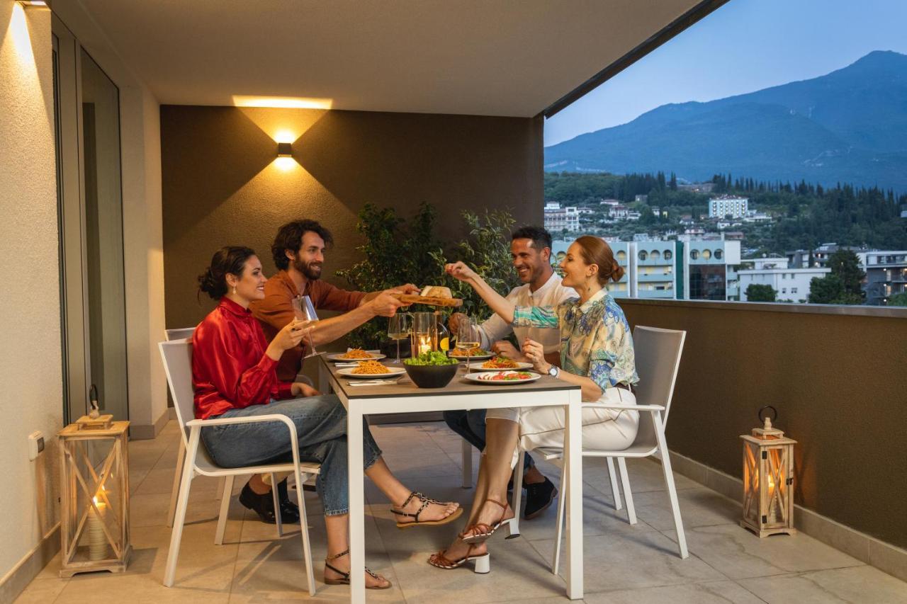 Aris Apartments & Sky Pool - Tonelli Hotels - Adult Friendly Riva del Garda Kültér fotó