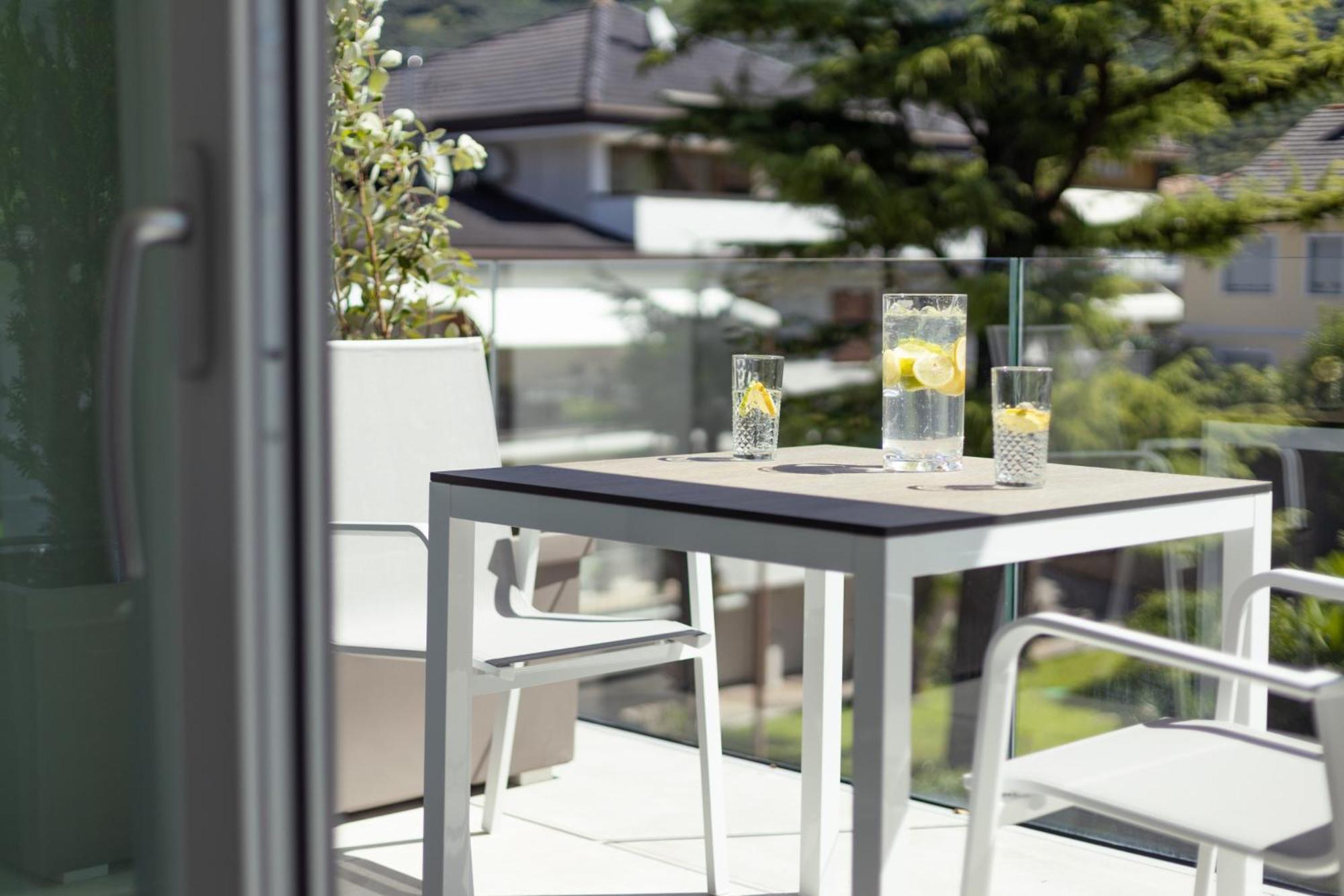 Aris Apartments & Sky Pool - Tonelli Hotels - Adult Friendly Riva del Garda Kültér fotó